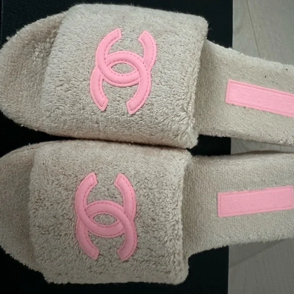 Chanel Blush and Pink Terrycloth Slides sz 41 - Picture 7 of 11